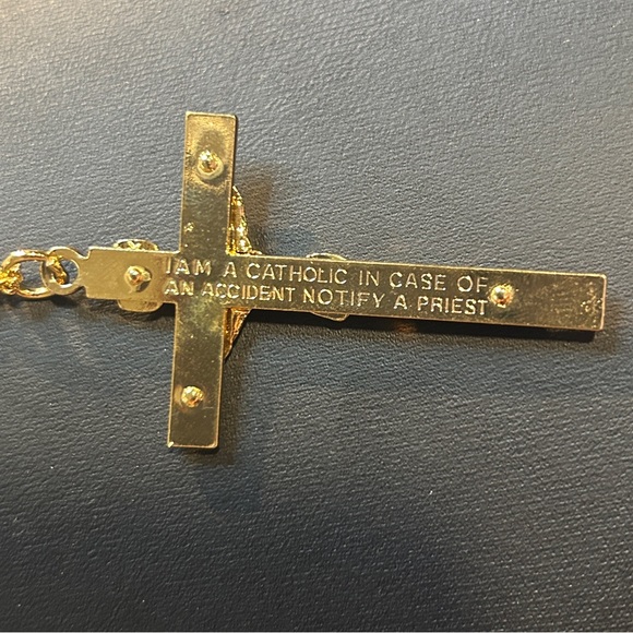 Deadstock Vintage Jesus Necklace Vintage Catholic Cross Necklace - Picture 3 of 4